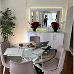Stylish And Well Equipped Apartment